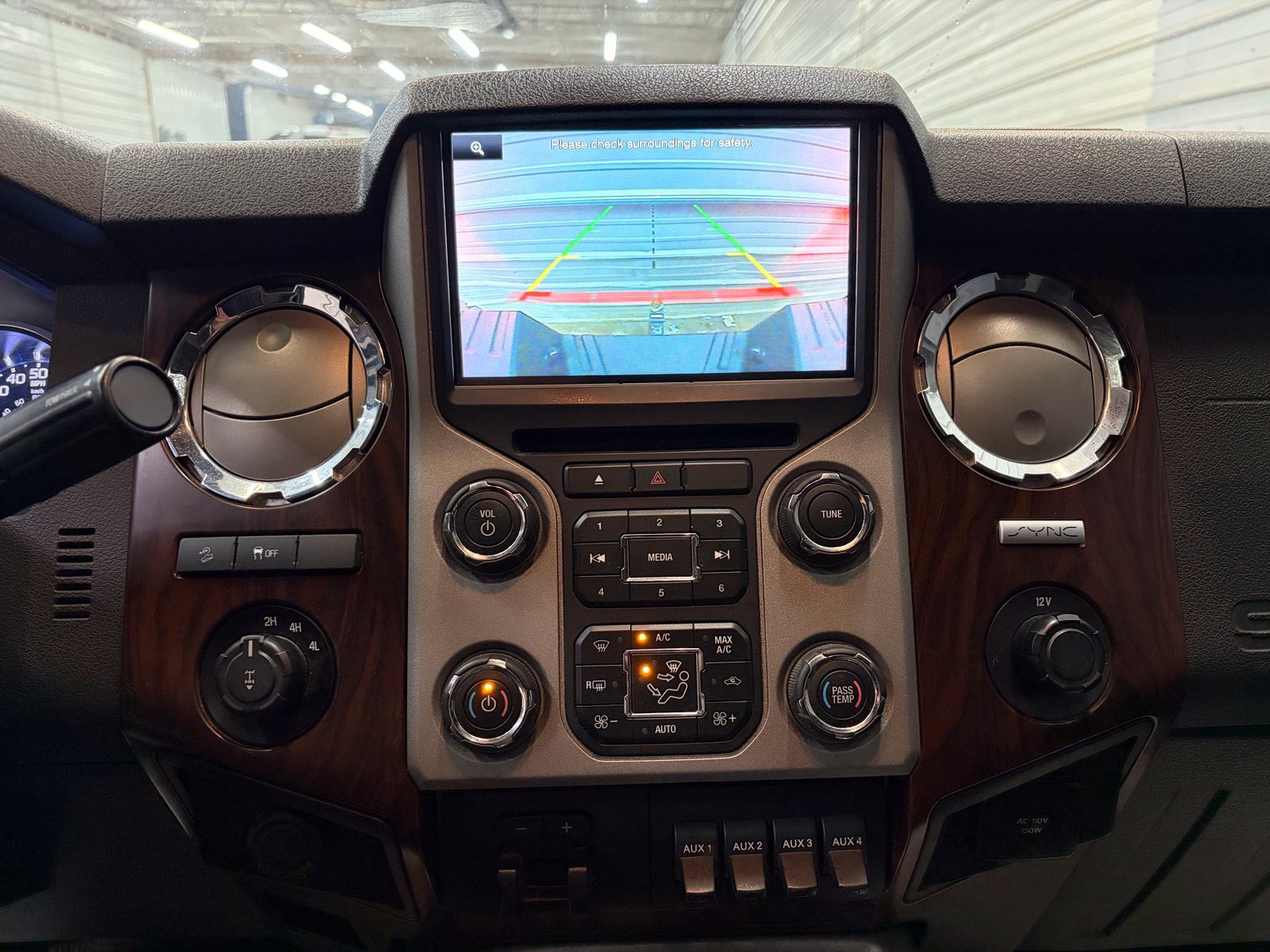 Used 2016 Ford F250 Lariat w/ Lariat Ultimate Package AWD/4WD image 17