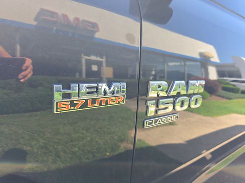Used 2019 RAM 1500 Classic SLT AWD/4WD image 12