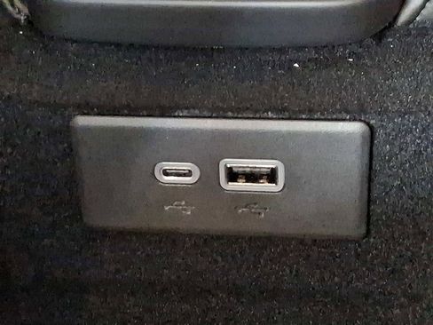 Used 2024 Chevrolet Corvette Stingray Premium Cpe w/ Z51 Performance Package image 22