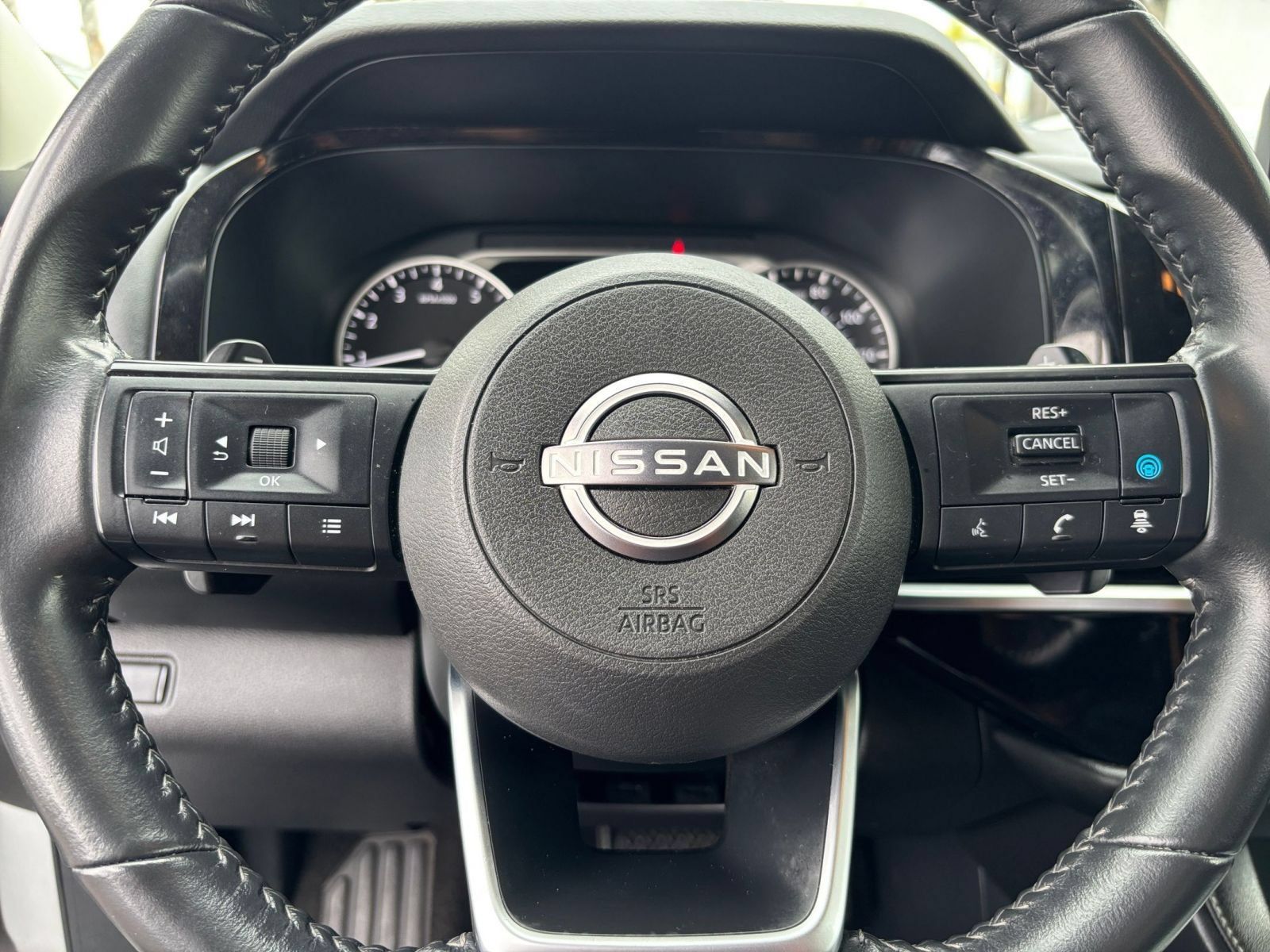 Used 2025 Nissan Pathfinder SV FWD image 29