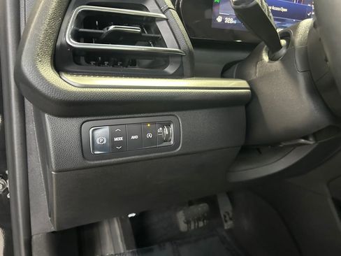 Used 2025 Chevrolet Traverse LT w/ Sun and Wheel Package image 21