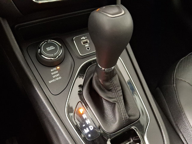Used 2020 Jeep Cherokee Limited AWD/4WD image 17