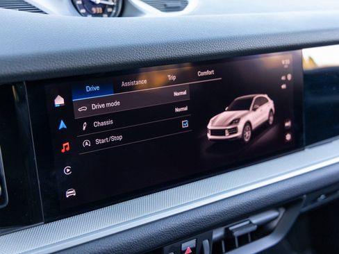 Certified 2025 Porsche Cayenne Coupe image 34