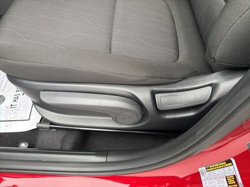 Certified 2025 Hyundai Venue SE image 15