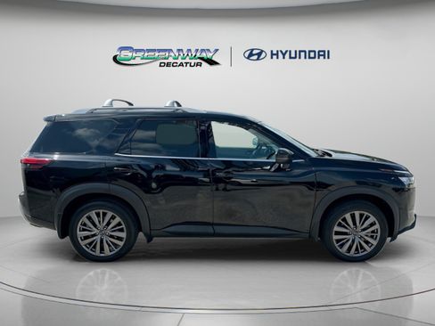 Used 2024 Nissan Pathfinder SL w/ SL Premium Package FWD image 9