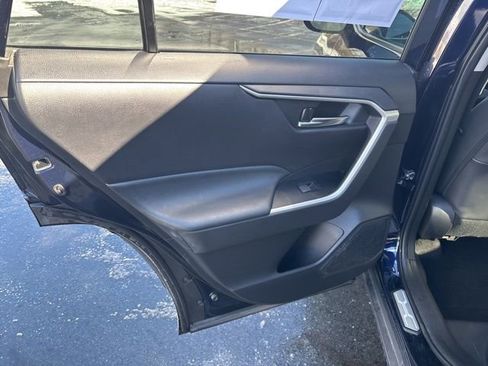 Used 2022 Toyota RAV4 XLE Premium image 18