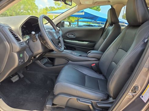 Used 2021 Honda HR-V EX-L image 9