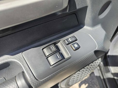 Used 2007 Toyota FJ Cruiser 4WD image 12