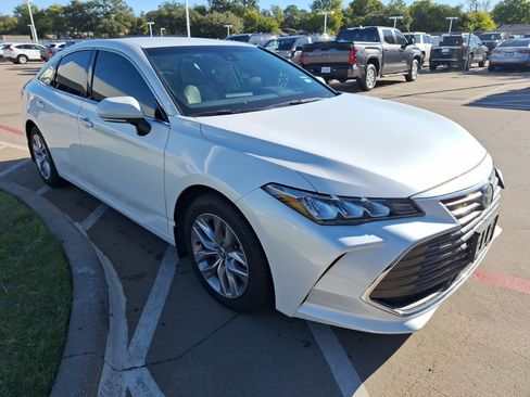 Used 2022 Toyota Avalon XLE image 8