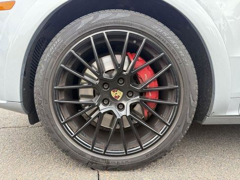 Used 2021 Porsche Cayenne GTS AWD/4WD image 35