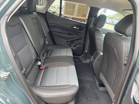 Used 2025 Chevrolet Trax LT w/ LT Convenience Package FWD image 24
