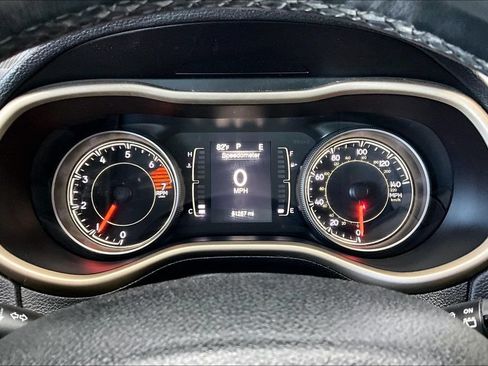 Used 2018 Jeep Cherokee Latitude w/ Altitude Package AWD/4WD image 12