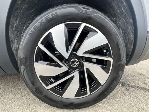 Used 2024 Volkswagen Atlas SE image 12