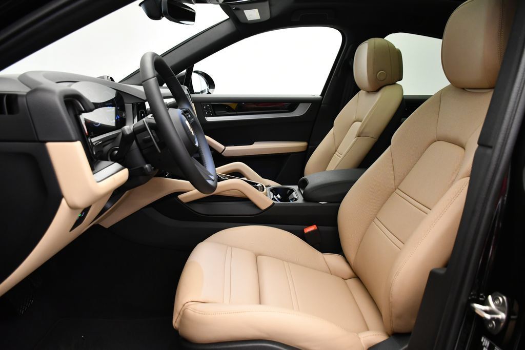 Certified 2025 Porsche Cayenne E-Hybrid Coupe AWD/4WD image 5