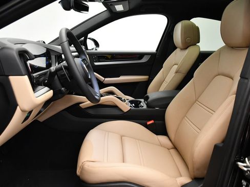 Certified 2025 Porsche Cayenne E-Hybrid Coupe AWD/4WD image 5