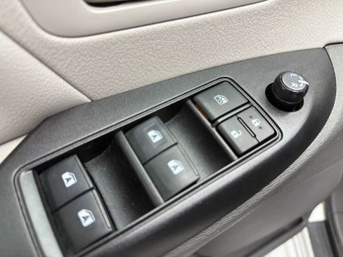 Used 2020 Toyota Sienna L image 7
