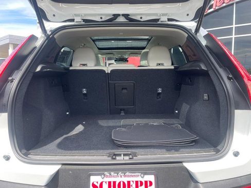 Used 2023 Volvo XC40 B5 Plus AWD/4WD image 17