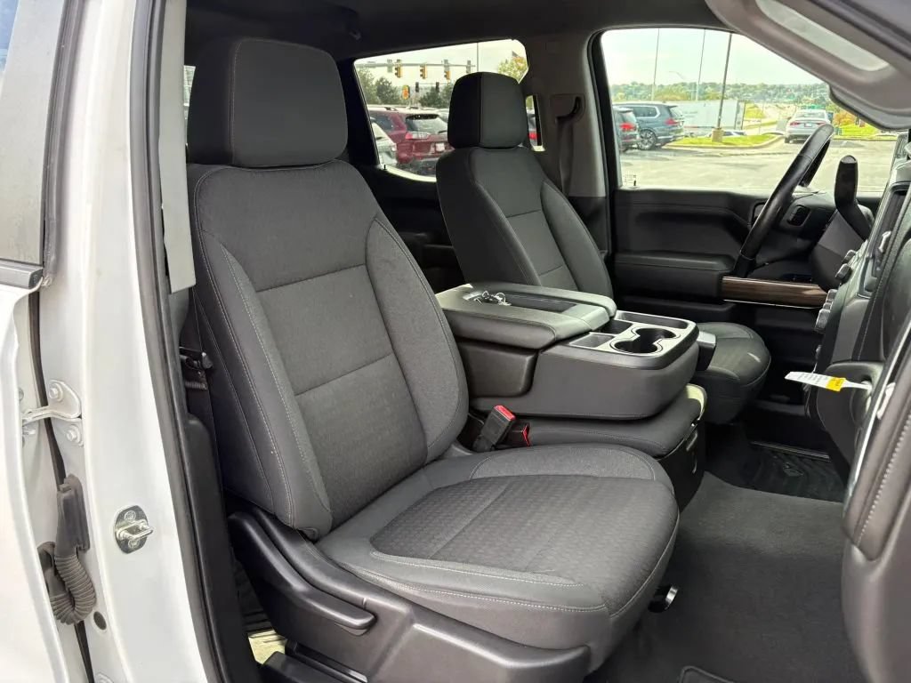 Used 2021 Chevrolet Silverado 1500 LT w/ Bed Protection Package AWD/4WD image 16