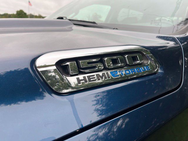 Used 2022 RAM 1500 Laramie AWD/4WD image 11