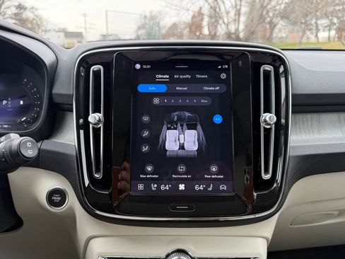 Used 2023 Volvo XC40 B5 Ultimate w/ Protection Package Premier image 13