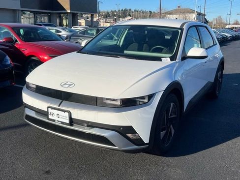New 2025 Hyundai Ioniq 5 SE image 3