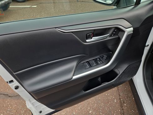 Used 2023 Toyota RAV4 XLE Premium image 14