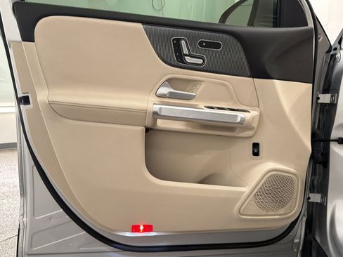 Used 2021 Mercedes-Benz GLB 250 image 19