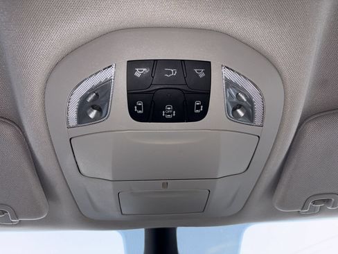 Used 2024 Chrysler Pacifica Touring-L FWD image 14