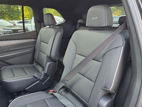 Used 2026 Buick Enclave Sport Touring w/ Power Package image 19