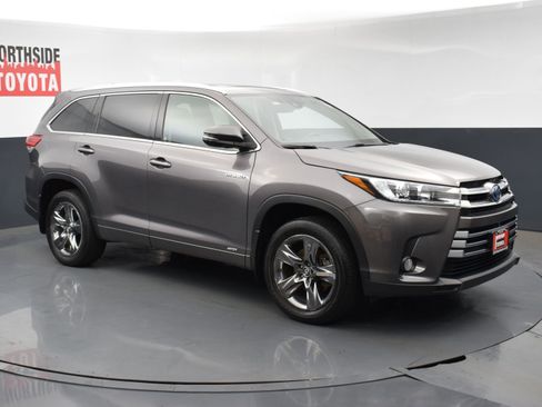 Used 2017 Toyota Highlander Limited Platinum image 6