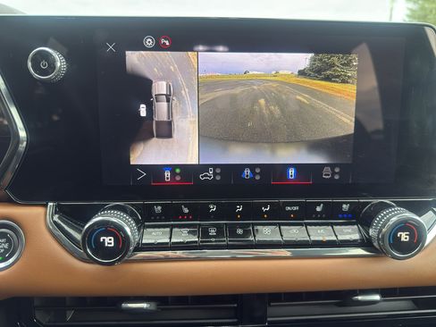 Used 2025 GMC Canyon AT4 w/ Technology Plus Package AWD/4WD image 17