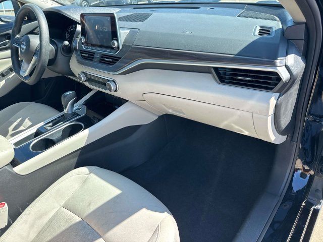 Used 2024 Nissan Altima 2.5 SV FWD image 17