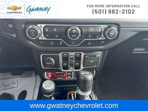 Used 2025 Jeep Wrangler Unlimited Rubicon w/ Convenience Group AWD/4WD image 19