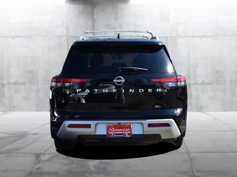 Certified 2024 Nissan Pathfinder SL image 6