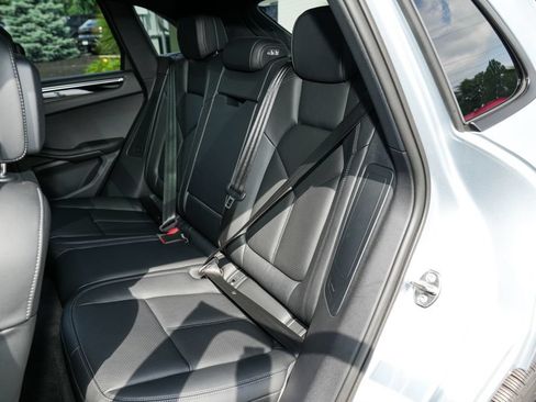 Certified 2026 Porsche Macan AWD/4WD image 34