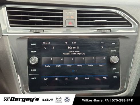 Used 2020 Volkswagen Tiguan SE w/ Panoramic Sunroof Package AWD/4WD image 18