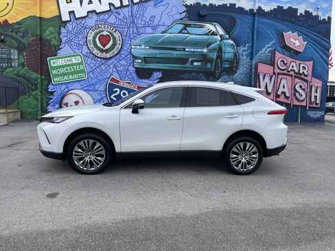 Used 2023 Toyota Venza XLE AWD/4WD image 2