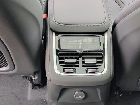 New 2026 Volvo XC90 T8 Plus w/ Protection Package AWD/4WD image 24