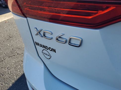 Used 2024 Volvo XC60 B5 Core image 9