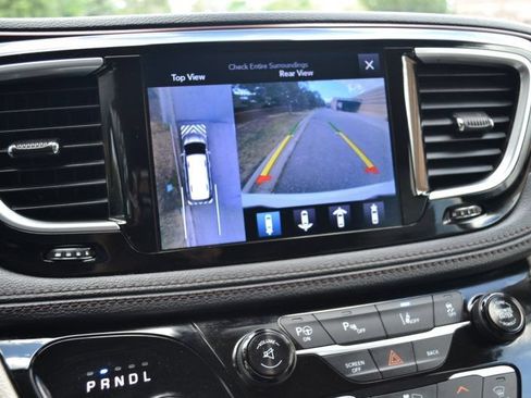 Used 2017 Chrysler Pacifica Limited FWD image 23