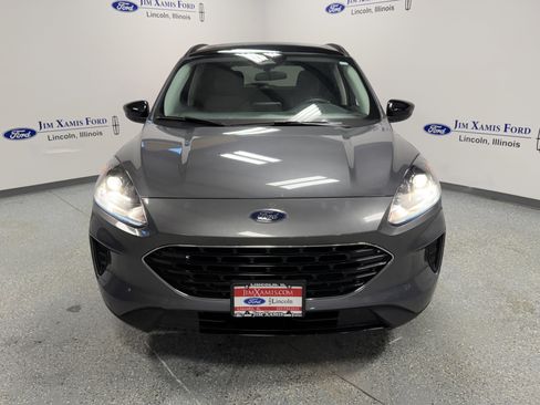 Used 2022 Ford Escape SE w/ SE Sport Appearance Package image 2