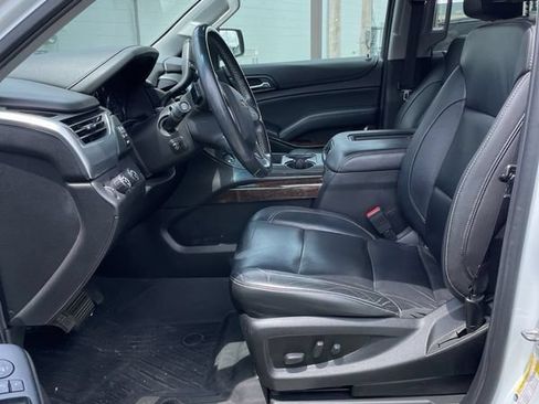 Used 2019 Chevrolet Tahoe LT w/ Luxury Package AWD/4WD image 5