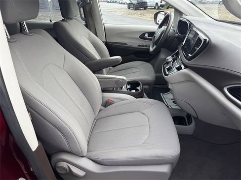 Certified 2021 Chrysler Pacifica Touring image 10