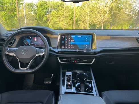 Certified 2024 Volkswagen Atlas SE w/ Panoramic Sunroof Package image 26