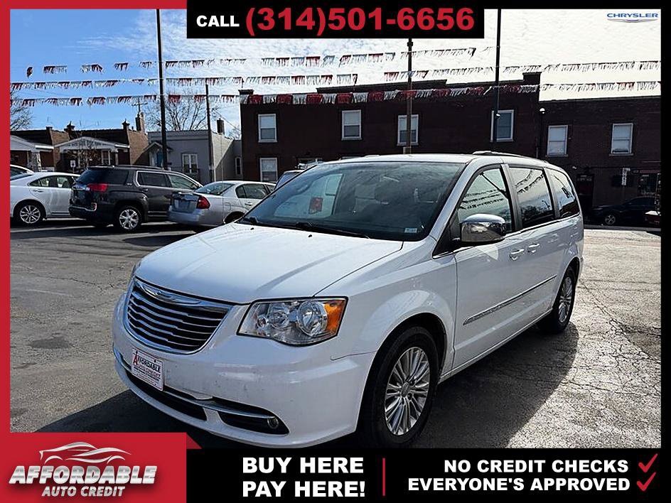 Used 2015 Chrysler Town & Country Touring-L FWD image 2