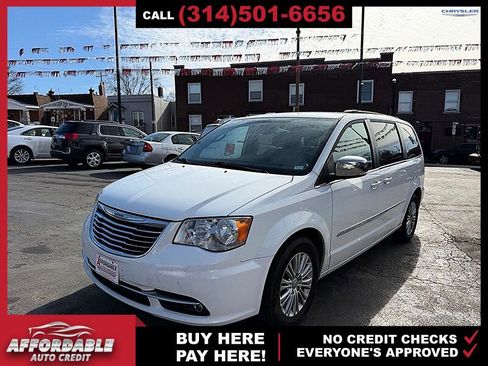 Used 2015 Chrysler Town & Country Touring-L FWD image 2