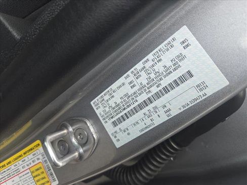 Used 2021 Ford Escape SE w/ SE Sport Appearance Package image 24