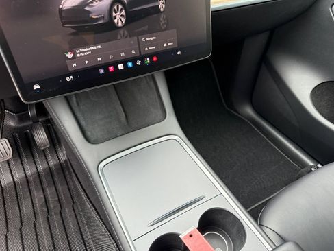 Used 2023 Tesla Model Y Long Range AWD/4WD image 30