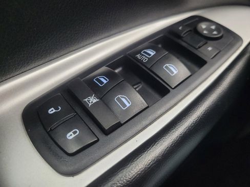 Used 2018 Dodge Journey SE w/ Blacktop Package image 27