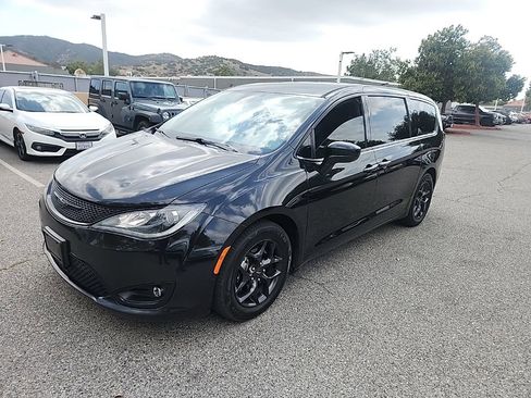 Used 2019 Chrysler Pacifica Touring Plus w/ Advanced Safetytec Group FWD image 1